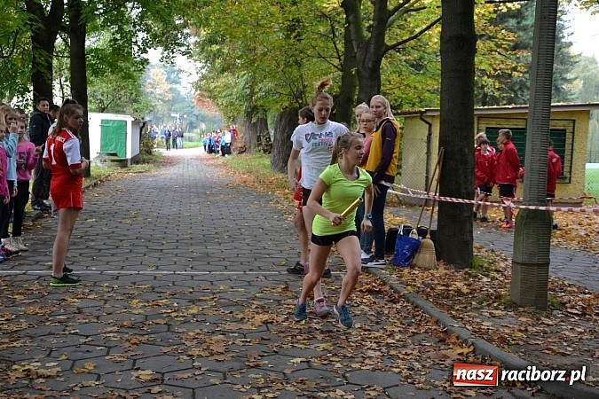 Zdjęcie w galerii na portalu naszraciborz.pl: Rejonowe Sztafetowe Biegi Przełajowe w Tworkowie wiadomości z regionu
