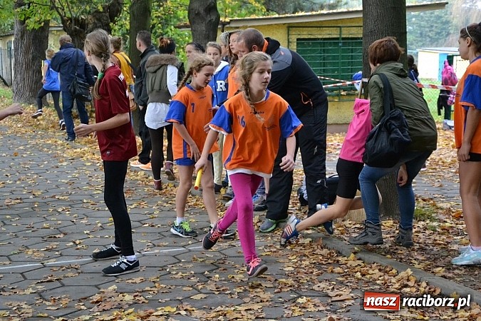 Zdjęcie w galerii na portalu naszraciborz.pl: Rejonowe Sztafetowe Biegi Przełajowe w Tworkowie wiadomości z regionu