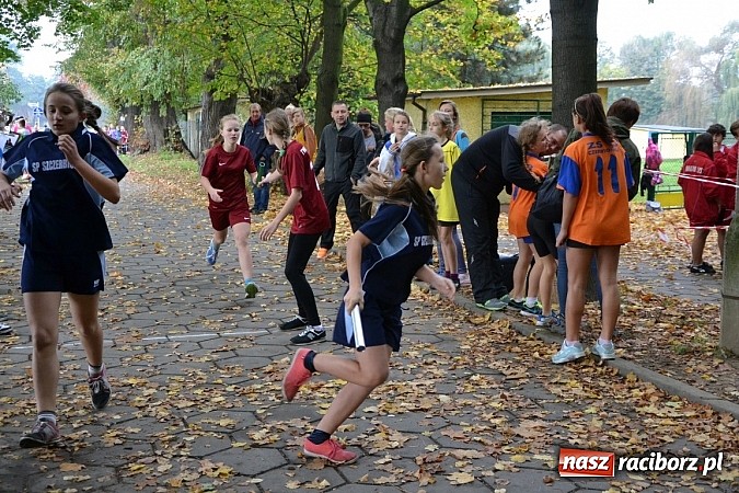 Zdjęcie w galerii na portalu naszraciborz.pl: Rejonowe Sztafetowe Biegi Przełajowe w Tworkowie wiadomości z regionu