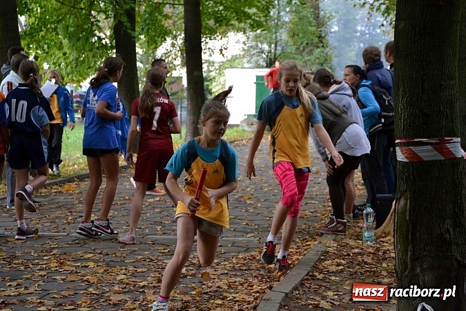 Zdjęcie w galerii na portalu naszraciborz.pl: Rejonowe Sztafetowe Biegi Przełajowe w Tworkowie wiadomości z regionu