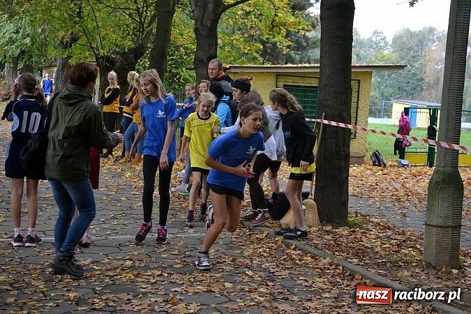 Zdjęcie w galerii na portalu naszraciborz.pl: Rejonowe Sztafetowe Biegi Przełajowe w Tworkowie wiadomości z regionu