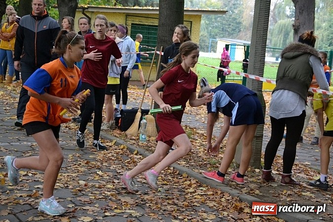Zdjęcie w galerii na portalu naszraciborz.pl: Rejonowe Sztafetowe Biegi Przełajowe w Tworkowie wiadomości z regionu