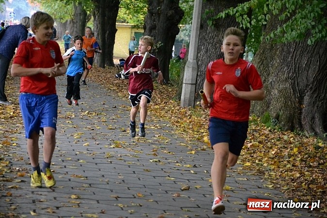 Zdjęcie w galerii na portalu naszraciborz.pl: Rejonowe Sztafetowe Biegi Przełajowe w Tworkowie wiadomości z regionu