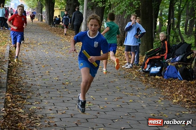 Zdjęcie w galerii na portalu naszraciborz.pl: Rejonowe Sztafetowe Biegi Przełajowe w Tworkowie wiadomości z regionu