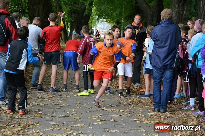 Zdjęcie w galerii na portalu naszraciborz.pl: Rejonowe Sztafetowe Biegi Przełajowe w Tworkowie wiadomości z regionu