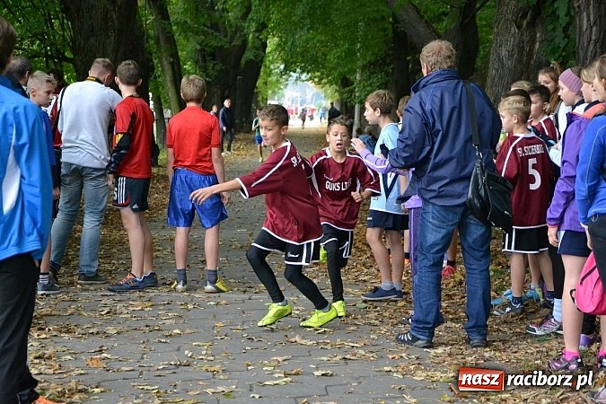 Zdjęcie w galerii na portalu naszraciborz.pl: Rejonowe Sztafetowe Biegi Przełajowe w Tworkowie wiadomości z regionu