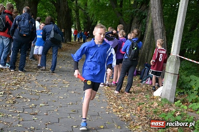 Zdjęcie w galerii na portalu naszraciborz.pl: Rejonowe Sztafetowe Biegi Przełajowe w Tworkowie wiadomości z regionu