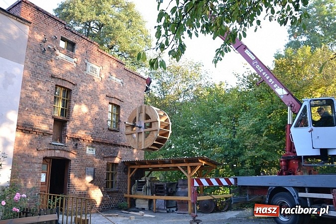Zdjęcie w galerii na portalu naszraciborz.pl: Uroczyste uruchomienie koła młyńskiego przy zabytkowym młynie w Tworkowie wiadomości z regionu