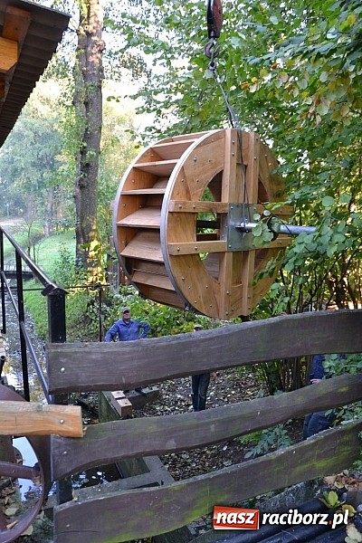 Zdjęcie w galerii na portalu naszraciborz.pl: Uroczyste uruchomienie koła młyńskiego przy zabytkowym młynie w Tworkowie wiadomości z regionu