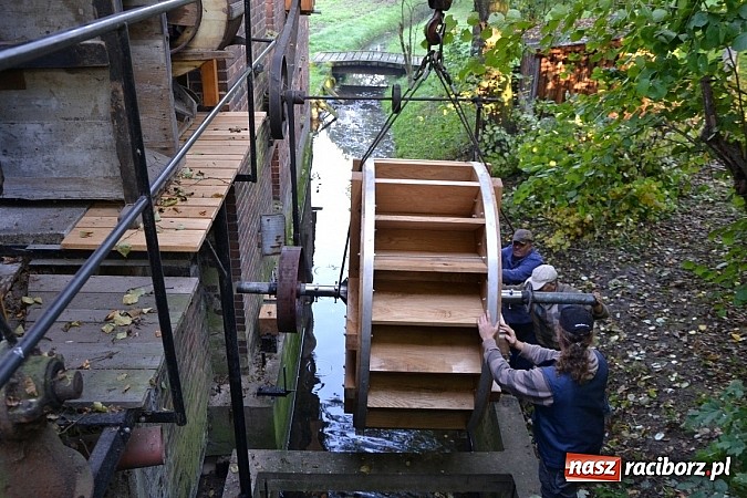 Zdjęcie w galerii na portalu naszraciborz.pl: Uroczyste uruchomienie koła młyńskiego przy zabytkowym młynie w Tworkowie wiadomości z regionu