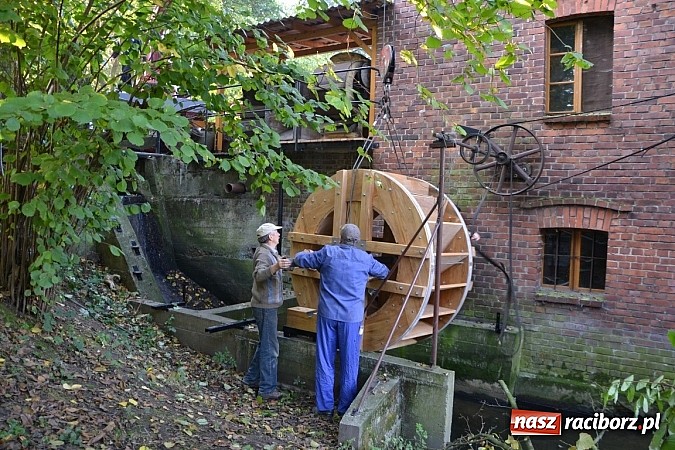 Zdjęcie w galerii na portalu naszraciborz.pl: Uroczyste uruchomienie koła młyńskiego przy zabytkowym młynie w Tworkowie wiadomości z regionu