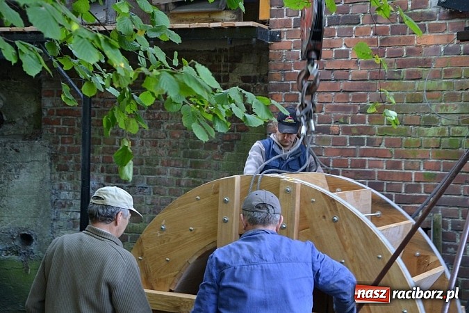 Zdjęcie w galerii na portalu naszraciborz.pl: Uroczyste uruchomienie koła młyńskiego przy zabytkowym młynie w Tworkowie wiadomości z regionu