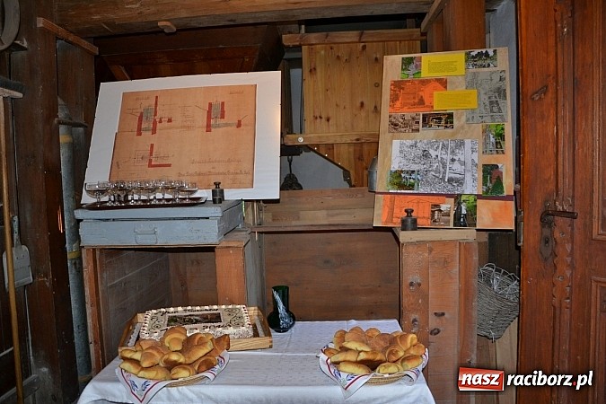 Zdjęcie w galerii na portalu naszraciborz.pl: Uroczyste uruchomienie koła młyńskiego przy zabytkowym młynie w Tworkowie wiadomości z regionu