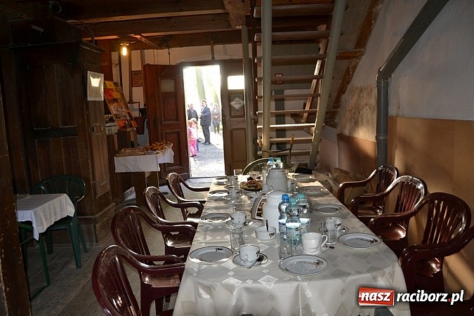 Zdjęcie w galerii na portalu naszraciborz.pl: Uroczyste uruchomienie koła młyńskiego przy zabytkowym młynie w Tworkowie wiadomości z regionu