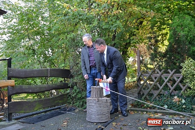 Zdjęcie w galerii na portalu naszraciborz.pl: Uroczyste uruchomienie koła młyńskiego przy zabytkowym młynie w Tworkowie wiadomości z regionu
