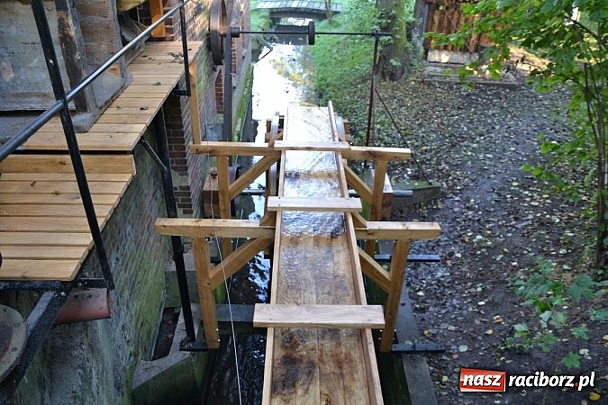 Zdjęcie w galerii na portalu naszraciborz.pl: Uroczyste uruchomienie koła młyńskiego przy zabytkowym młynie w Tworkowie wiadomości z regionu