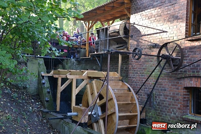 Zdjęcie w galerii na portalu naszraciborz.pl: Uroczyste uruchomienie koła młyńskiego przy zabytkowym młynie w Tworkowie wiadomości z regionu