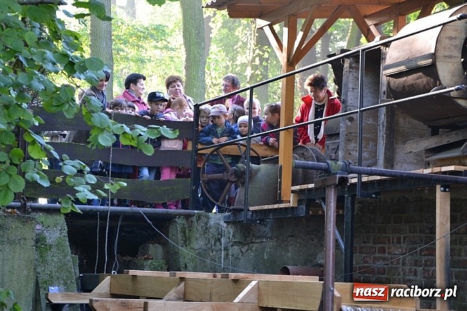 Zdjęcie w galerii na portalu naszraciborz.pl: Uroczyste uruchomienie koła młyńskiego przy zabytkowym młynie w Tworkowie wiadomości z regionu