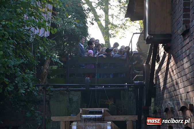 Zdjęcie w galerii na portalu naszraciborz.pl: Uroczyste uruchomienie koła młyńskiego przy zabytkowym młynie w Tworkowie wiadomości z regionu