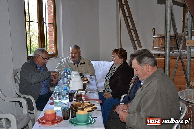 Zdjęcie w galerii na portalu naszraciborz.pl: Uroczyste uruchomienie koła młyńskiego przy zabytkowym młynie w Tworkowie wiadomości z regionu