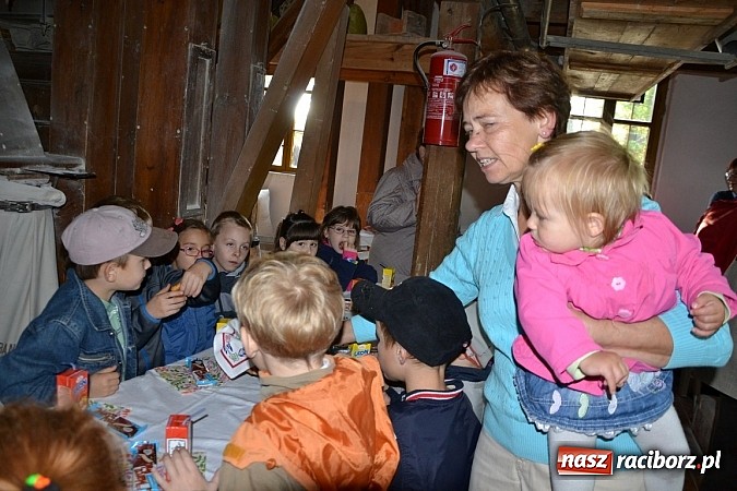 Zdjęcie w galerii na portalu naszraciborz.pl: Uroczyste uruchomienie koła młyńskiego przy zabytkowym młynie w Tworkowie wiadomości z regionu