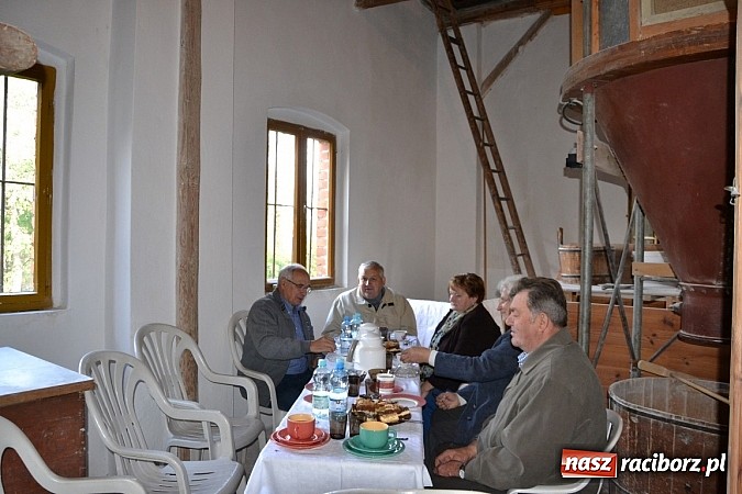 Zdjęcie w galerii na portalu naszraciborz.pl: Uroczyste uruchomienie koła młyńskiego przy zabytkowym młynie w Tworkowie wiadomości z regionu