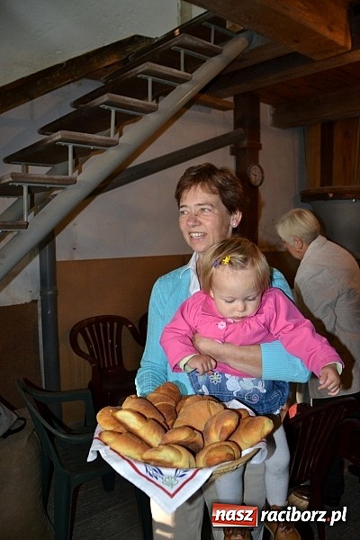 Zdjęcie w galerii na portalu naszraciborz.pl: Uroczyste uruchomienie koła młyńskiego przy zabytkowym młynie w Tworkowie wiadomości z regionu