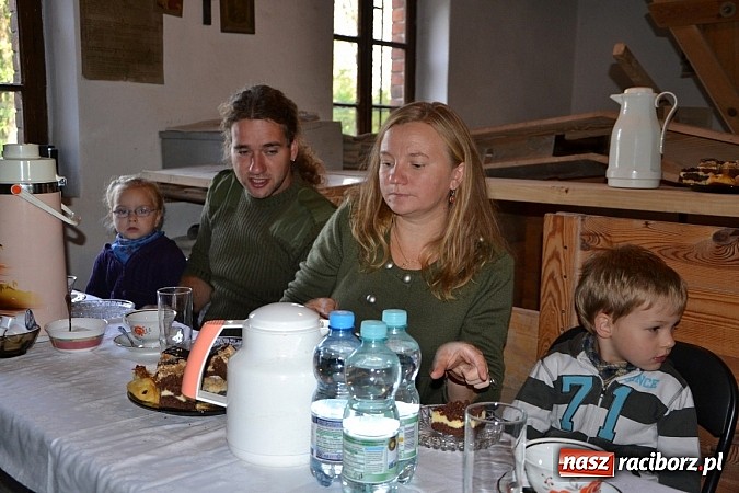 Zdjęcie w galerii na portalu naszraciborz.pl: Uroczyste uruchomienie koła młyńskiego przy zabytkowym młynie w Tworkowie wiadomości z regionu