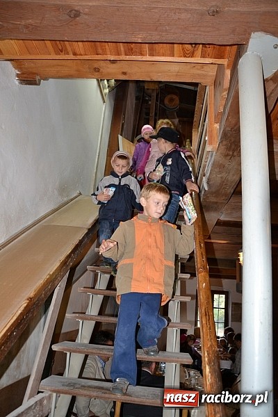 Zdjęcie w galerii na portalu naszraciborz.pl: Uroczyste uruchomienie koła młyńskiego przy zabytkowym młynie w Tworkowie wiadomości z regionu