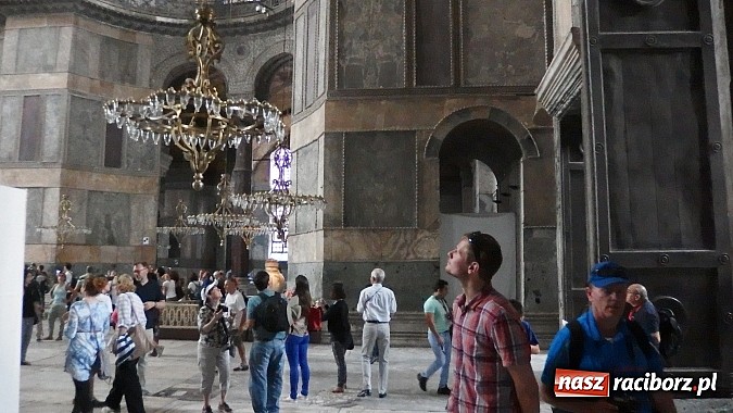 Zdjęcie w galerii na portalu naszraciborz.pl: 9 tys. km w miesiąc, czyli autostopem z Raciborza do Iranu, by oddać hołd bohaterom wiadomości z regionu