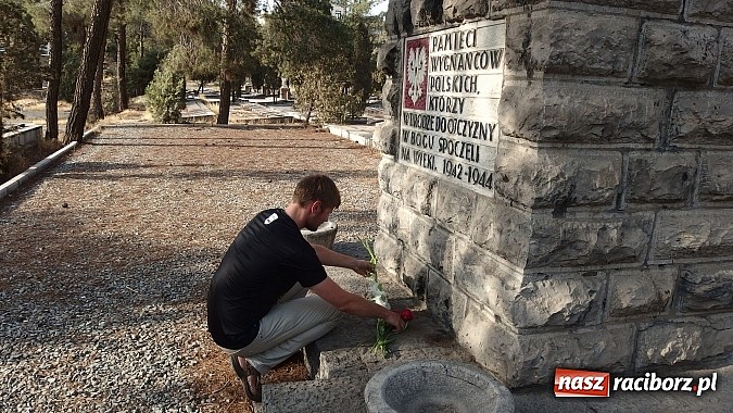 Zdjęcie w galerii na portalu naszraciborz.pl: 9 tys. km w miesiąc, czyli autostopem z Raciborza do Iranu, by oddać hołd bohaterom wiadomości z regionu