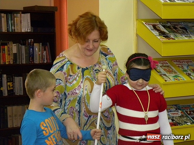 Zdjęcie w galerii na portalu naszraciborz.pl: Dzień Białej Laski wiadomości z regionu