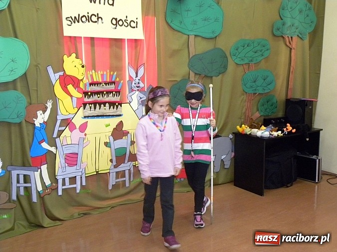 Zdjęcie w galerii na portalu naszraciborz.pl: Dzień Białej Laski wiadomości z regionu