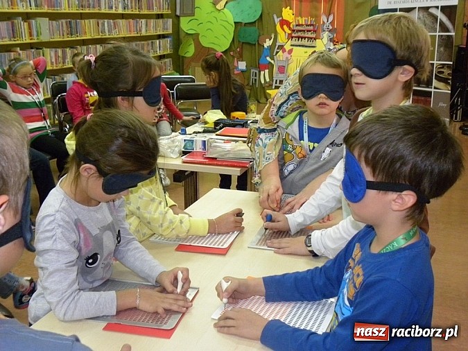 Zdjęcie w galerii na portalu naszraciborz.pl: Dzień Białej Laski wiadomości z regionu