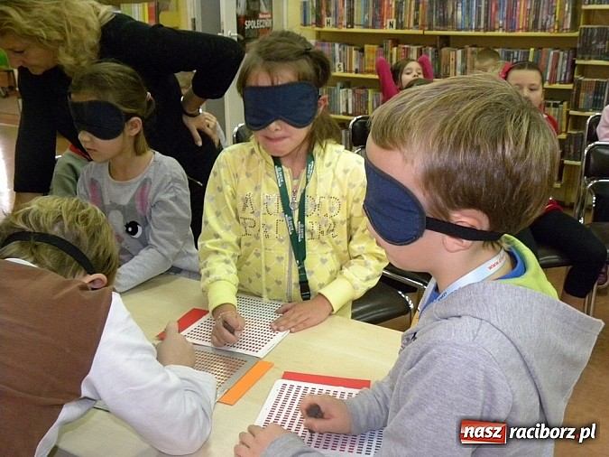 Zdjęcie w galerii na portalu naszraciborz.pl: Dzień Białej Laski wiadomości z regionu