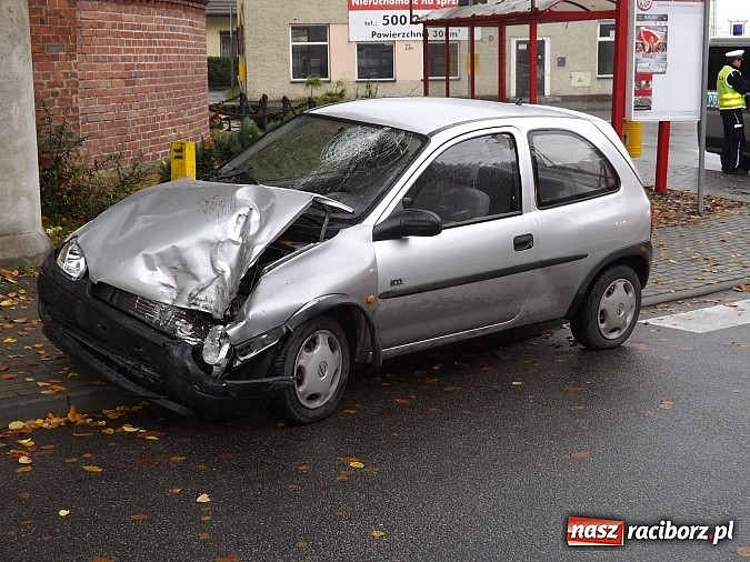 Zdjęcie w galerii na portalu naszraciborz.pl: Opel wjechał w autolawetę w Markowicach! wiadomości z regionu