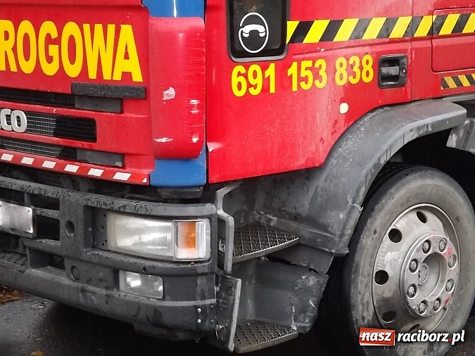 Zdjęcie w galerii na portalu naszraciborz.pl: Opel wjechał w autolawetę w Markowicach! wiadomości z regionu
