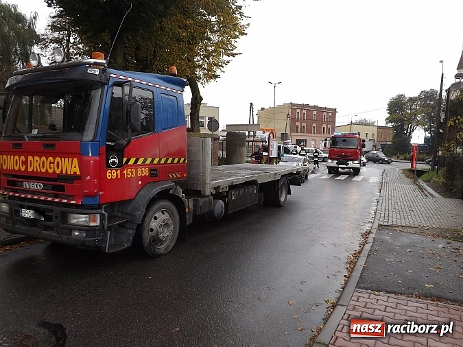 Zdjęcie w galerii na portalu naszraciborz.pl: Opel wjechał w autolawetę w Markowicach! wiadomości z regionu
