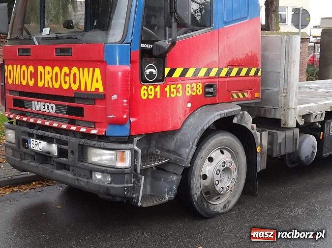 Zdjęcie w galerii na portalu naszraciborz.pl: Opel wjechał w autolawetę w Markowicach! wiadomości z regionu