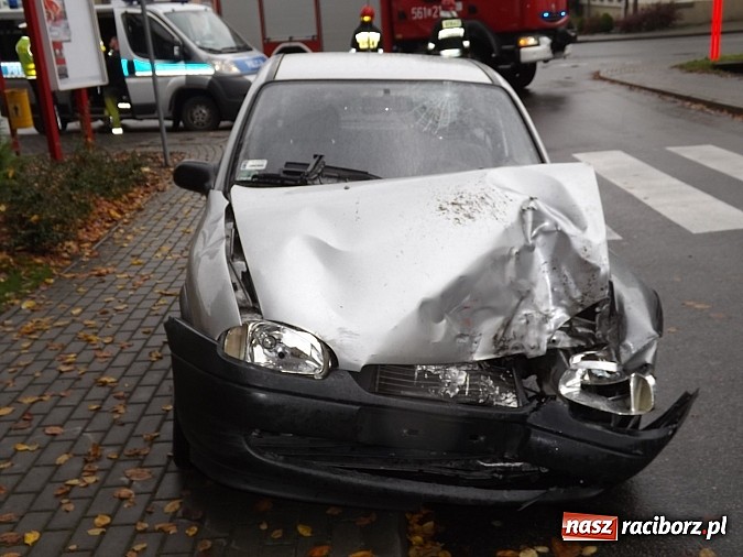 Zdjęcie w galerii na portalu naszraciborz.pl: Opel wjechał w autolawetę w Markowicach! wiadomości z regionu