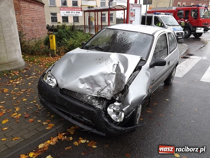 Zdjęcie w galerii na portalu naszraciborz.pl: Opel wjechał w autolawetę w Markowicach! wiadomości z regionu
