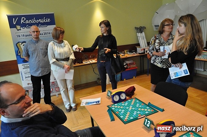 Zdjęcie w galerii na portalu naszraciborz.pl: Trwa wielkie V raciborskie w scrabble granie wiadomości z regionu