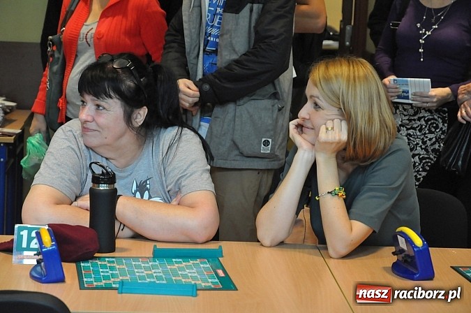 Zdjęcie w galerii na portalu naszraciborz.pl: Trwa wielkie V raciborskie w scrabble granie wiadomości z regionu