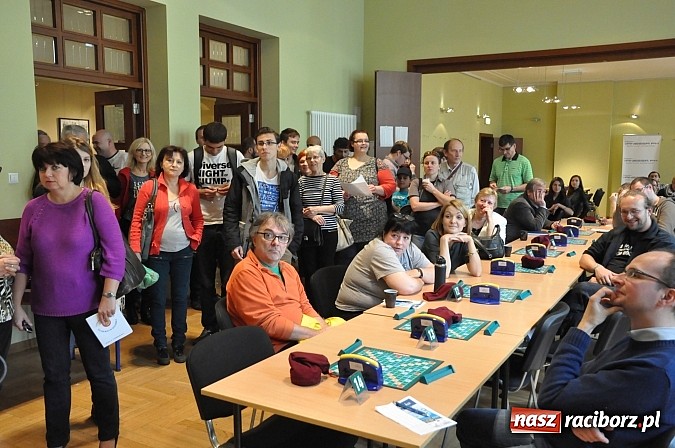 Zdjęcie w galerii na portalu naszraciborz.pl: Trwa wielkie V raciborskie w scrabble granie wiadomości z regionu