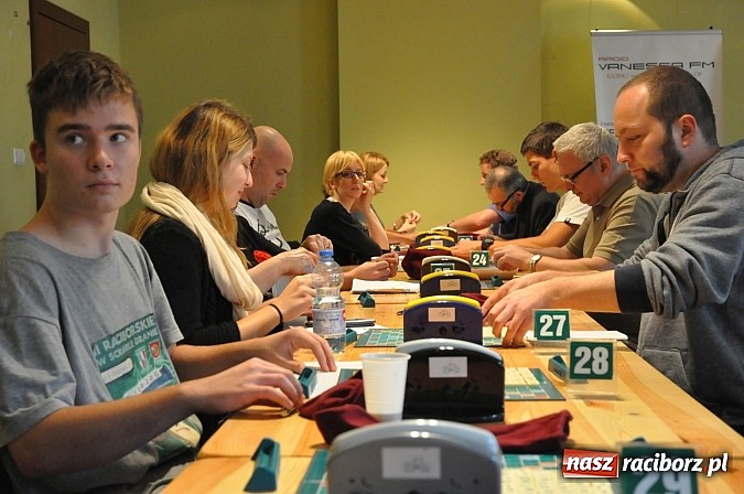Zdjęcie w galerii na portalu naszraciborz.pl: Trwa wielkie V raciborskie w scrabble granie wiadomości z regionu