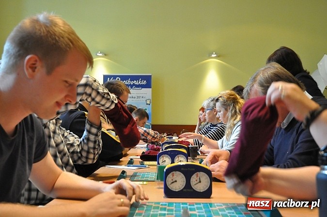 Zdjęcie w galerii na portalu naszraciborz.pl: Trwa wielkie V raciborskie w scrabble granie wiadomości z regionu