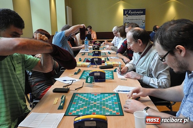 Zdjęcie w galerii na portalu naszraciborz.pl: Trwa wielkie V raciborskie w scrabble granie wiadomości z regionu