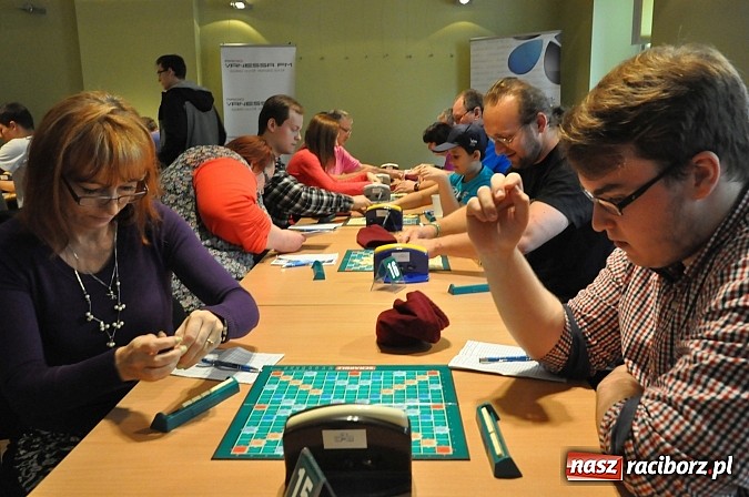 Zdjęcie w galerii na portalu naszraciborz.pl: Trwa wielkie V raciborskie w scrabble granie wiadomości z regionu