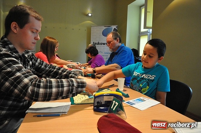Zdjęcie w galerii na portalu naszraciborz.pl: Trwa wielkie V raciborskie w scrabble granie wiadomości z regionu