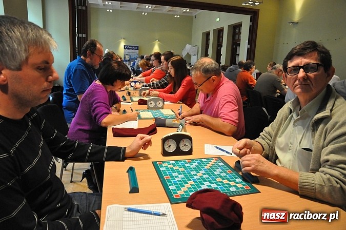 Zdjęcie w galerii na portalu naszraciborz.pl: Trwa wielkie V raciborskie w scrabble granie wiadomości z regionu